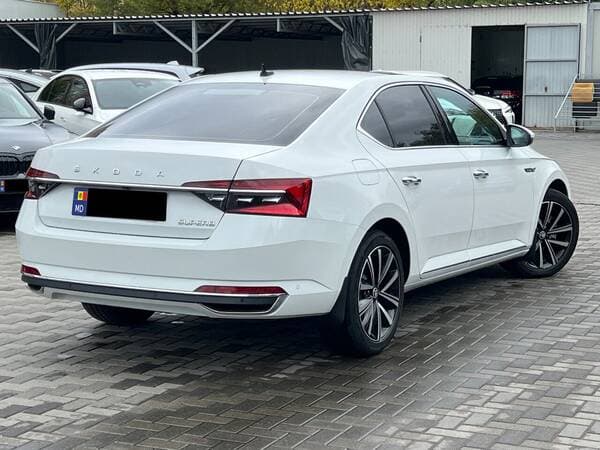 2025 Skoda Superb — Miniatură 3