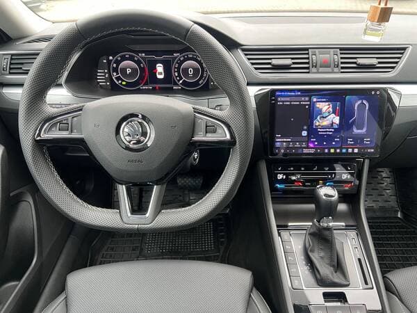 2025 Skoda Superb — Miniatură 9