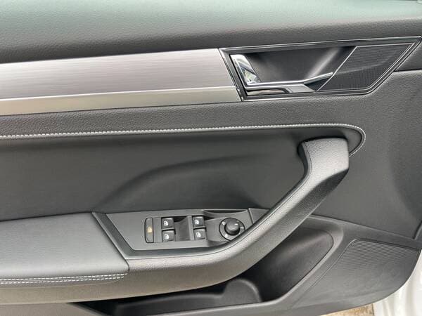 2025 Skoda Superb — Miniatură 18