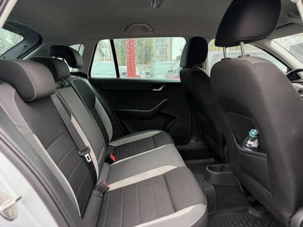 2016 Skoda Rapid — Miniatură 16