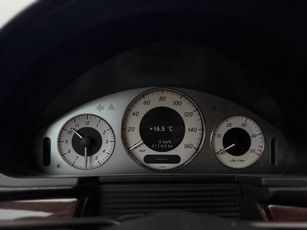 Mercedes E 200 2009 — Миниатюра 10