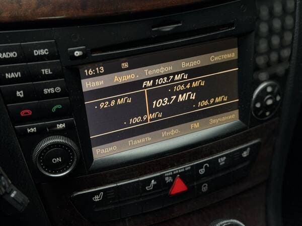 Mercedes E 200 2009 — Миниатюра 11