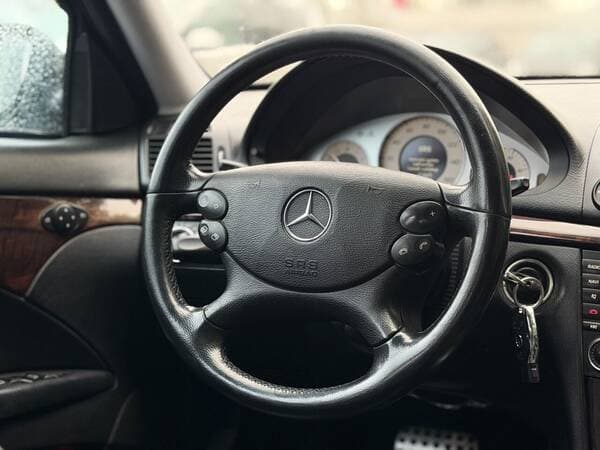 Mercedes E 200 2009 — Миниатюра 9