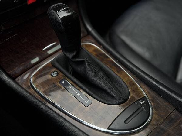 Mercedes E 200 2009 — Миниатюра 13