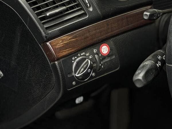 Mercedes E 200 2009 — Миниатюра 14