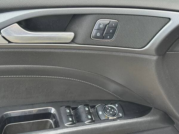 2016 Ford Fusion — Miniatură 15