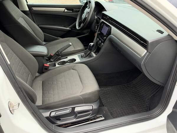 2020 Volkswagen Passat — Miniatură 17
