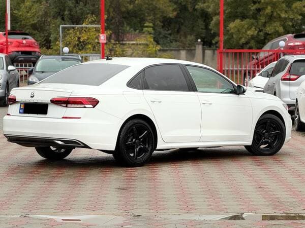 2020 Volkswagen Passat — Miniatură 4