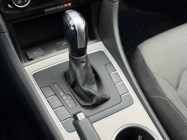 2020 Volkswagen Passat — Miniatură 10