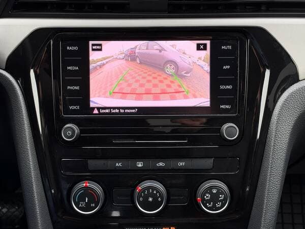 2020 Volkswagen Passat — Miniatură 9