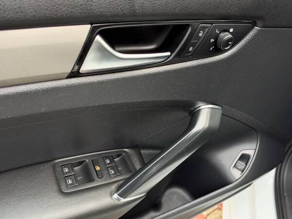 2020 Volkswagen Passat — Miniatură 12