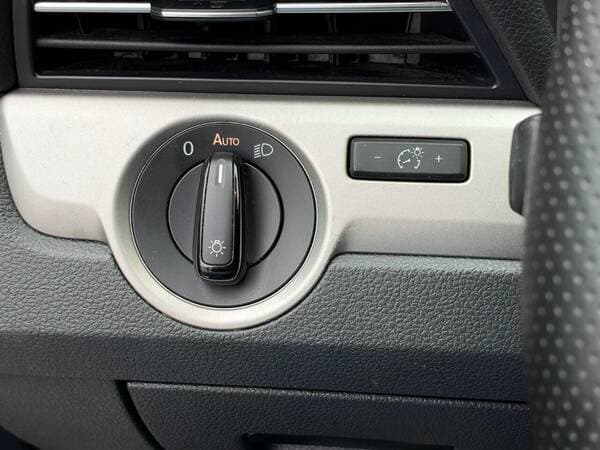 2020 Volkswagen Passat — Miniatură 11