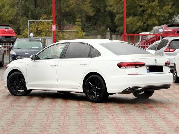 2020 Volkswagen Passat — Miniatură 3