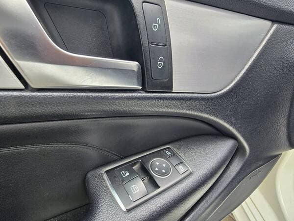 2011 Mercedes C 250 — Miniatură 13