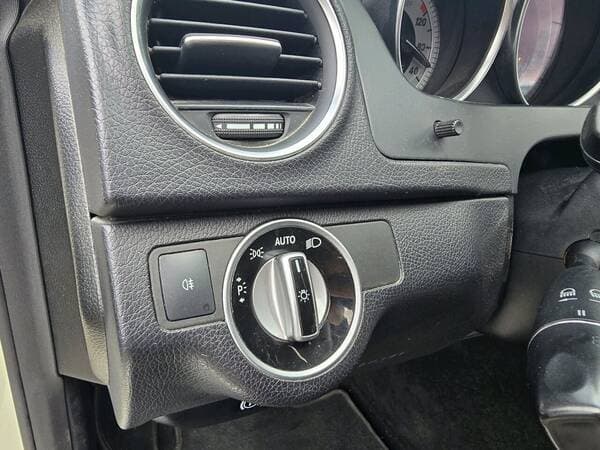 2011 Mercedes C 250 — Miniatură 12