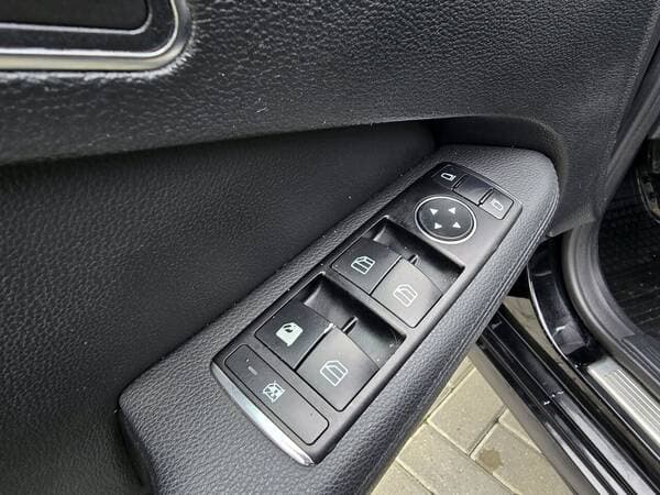 Mercedes E 200 2012 — Миниатюра 15
