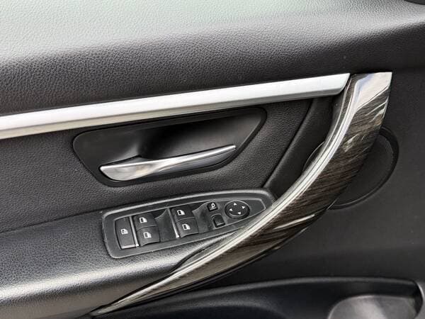 2017 BMW 330 — Miniatură 15