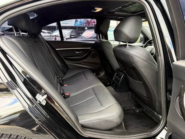 2017 BMW 330 — Miniatură 17