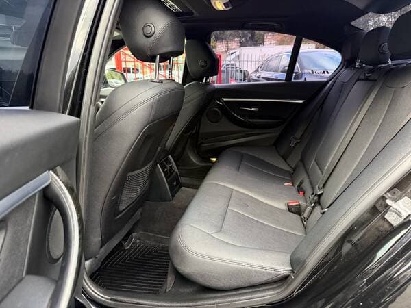 2017 BMW 330 — Miniatură 16