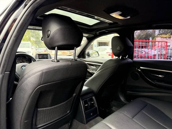 2017 BMW 330 — Miniatură 18
