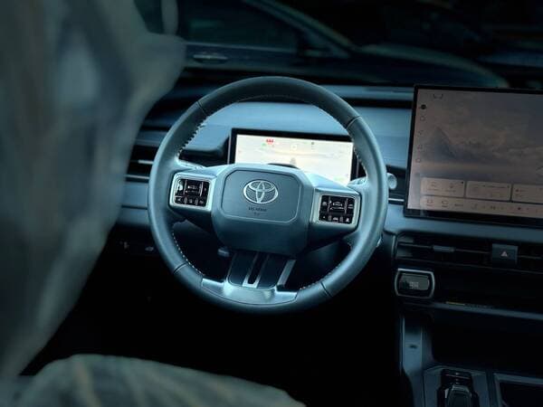 2026 Toyota Rav-4 — Miniatură 10