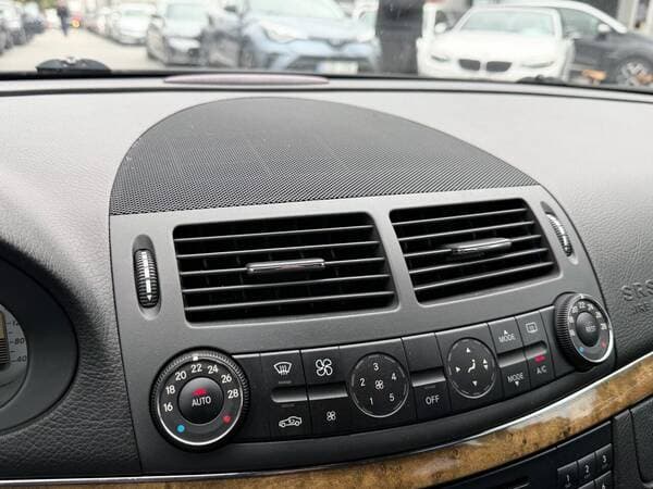 Mercedes E 280 2005 — Миниатюра 12