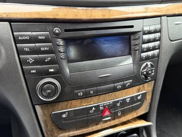 Mercedes E 280 2005 — Миниатюра 11