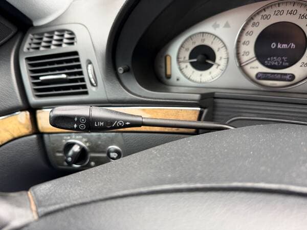 Mercedes E 280 2005 — Миниатюра 9