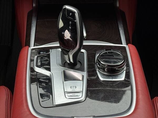 2017 BMW 740e — Miniatură 11