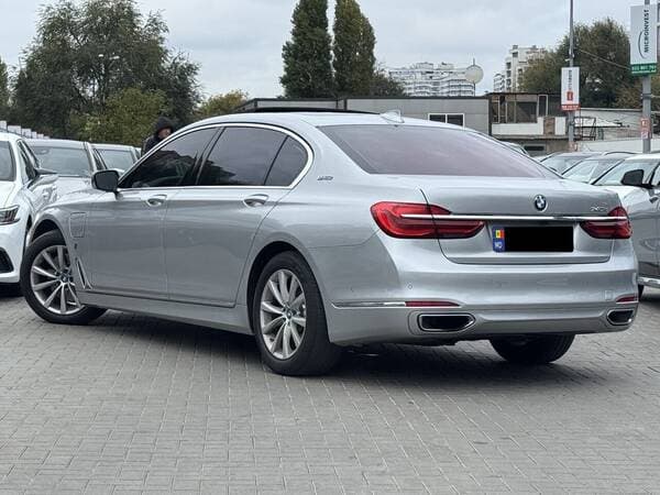 2017 BMW 740e — Miniatură 4