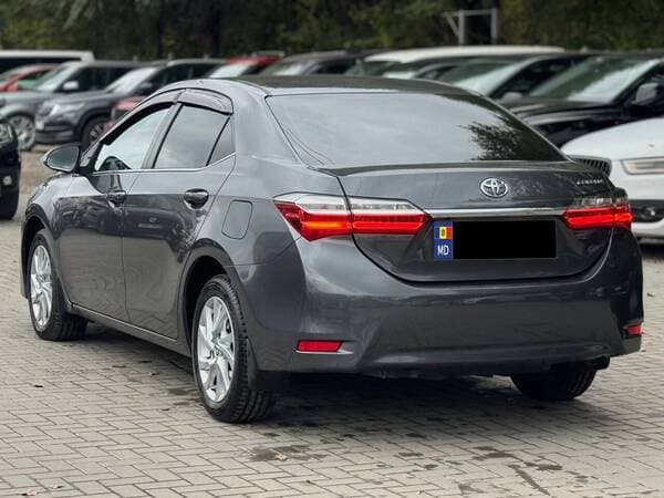 2016 Toyota Corolla — Miniatură 4