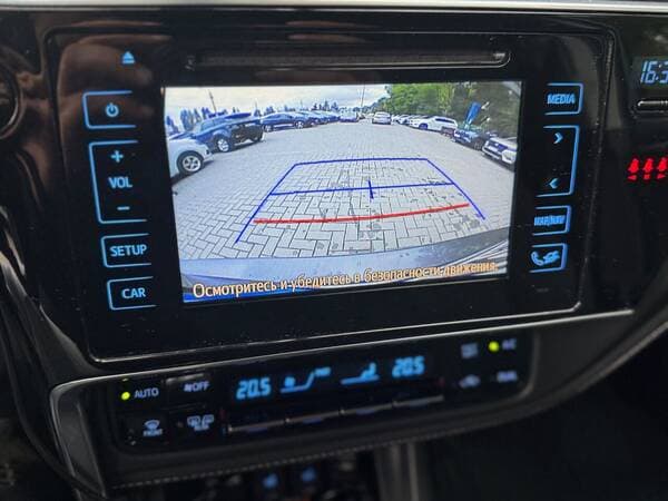 2016 Toyota Corolla — Miniatură 10