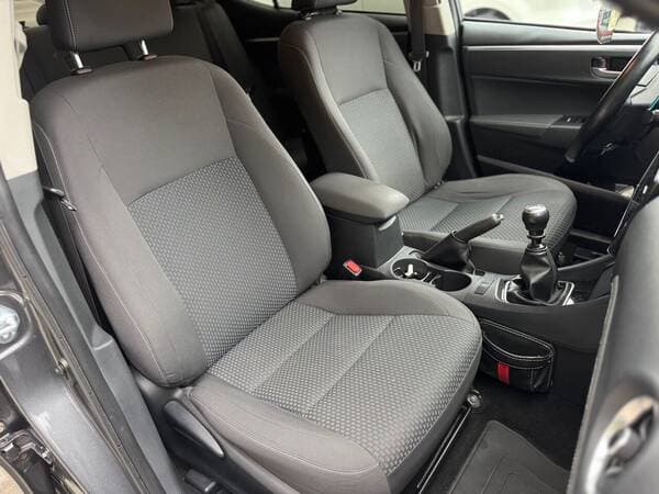 2016 Toyota Corolla — Miniatură 6