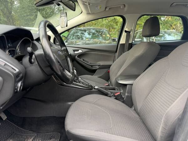 2017 Ford Focus — Miniatură 6