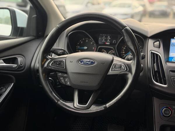 2017 Ford Focus — Miniatură 10
