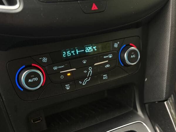 2017 Ford Focus — Miniatură 13