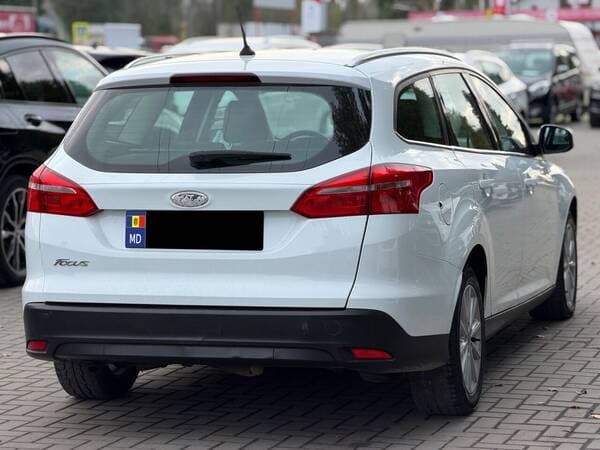 2017 Ford Focus — Miniatură 3