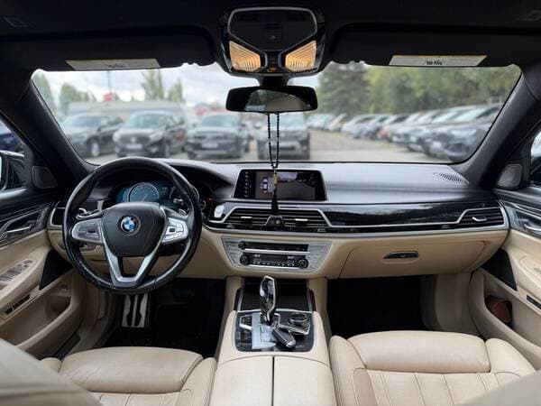2016 BMW 740 — Miniatură 9