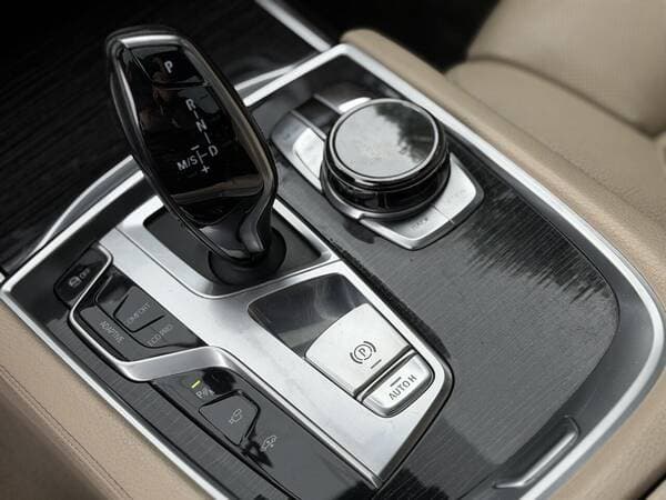 2016 BMW 740 — Miniatură 13
