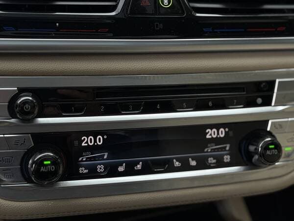 2016 BMW 740 — Miniatură 12
