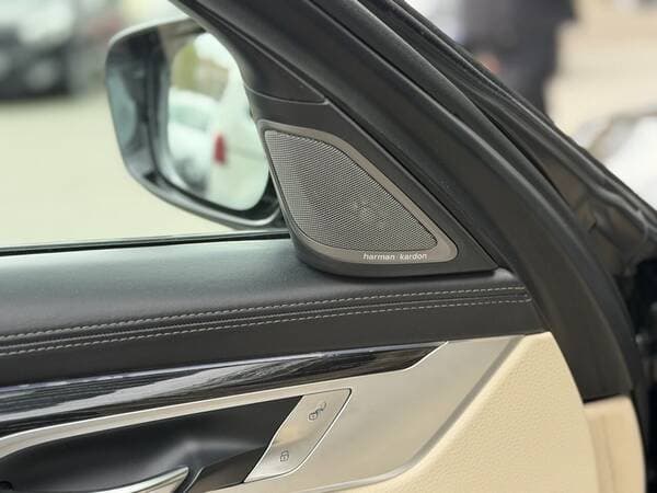 2016 BMW 740 — Miniatură 16