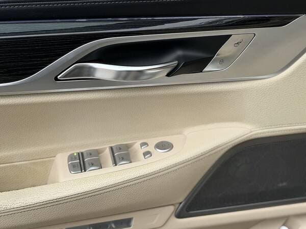 2016 BMW 740 — Miniatură 15