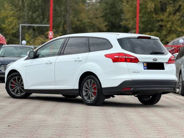 2017 Ford Focus — Miniatură 4