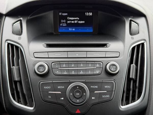 2017 Ford Focus — Miniatură 10