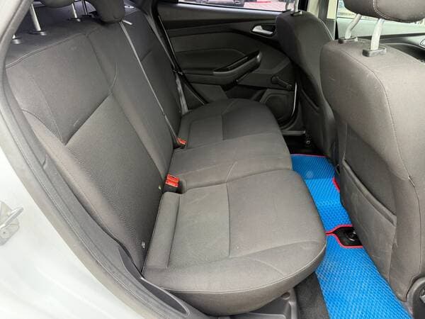 2017 Ford Focus — Miniatură 16