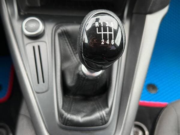 2017 Ford Focus — Miniatură 12