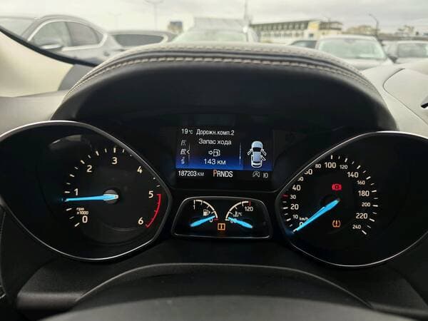 2017 Ford Kuga — Miniatură 10