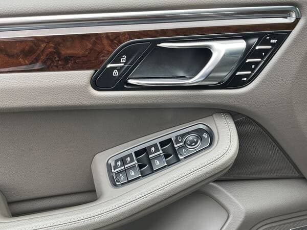 Porsche Macan 2024 — Миниатюра 15