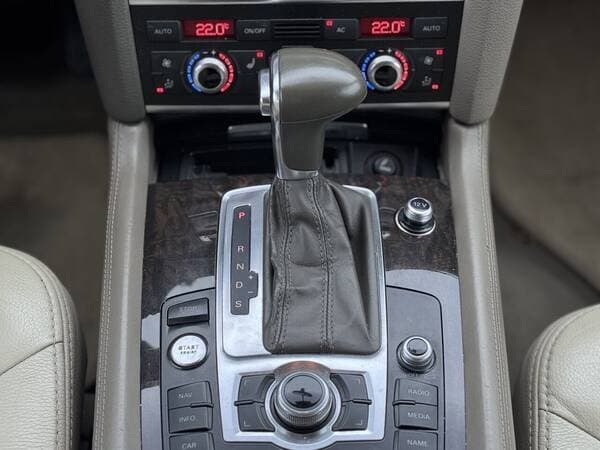 Audi Q7 2011 — Миниатюра 11
