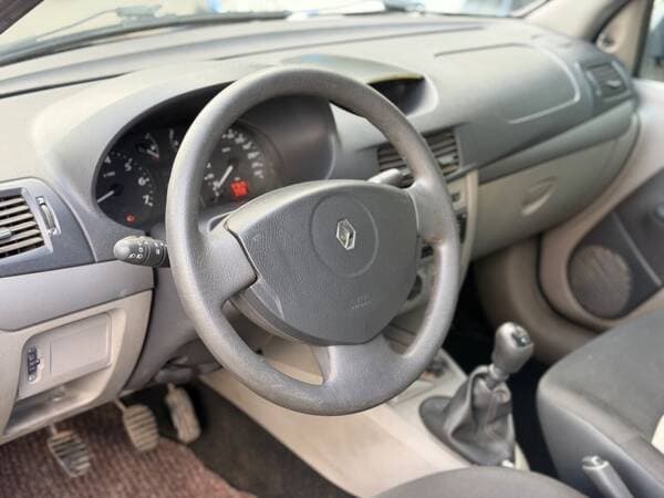 2011 Renault Symbol — Miniatură 8